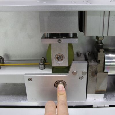 CLX-96 Máy cắt cáp quang tự động với tốc độ 1,6-2,1m/S cho dây vá 0,9MM-6MM và giao diện cảm ứng